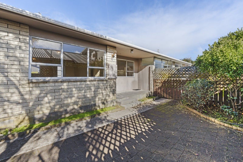 2/50 Paynters Avenue, Strandon, New Plymouth - Carousel 1