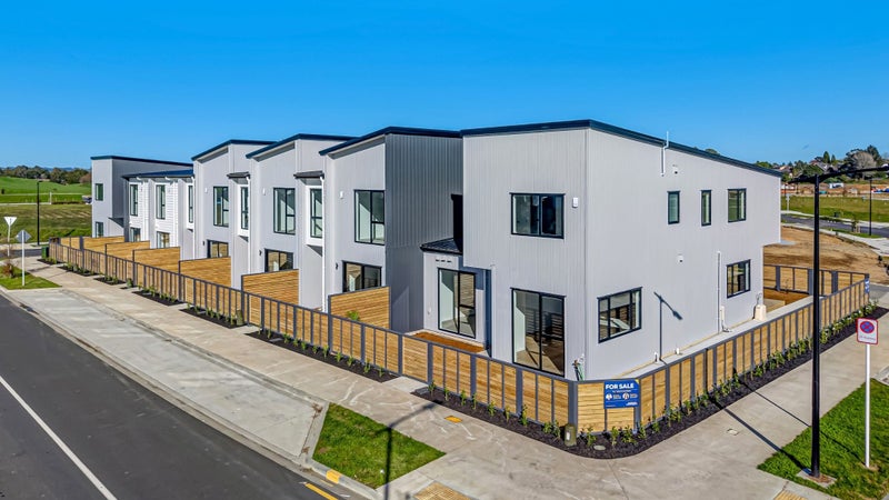 111 Bellfield Road, Ōpaheke, Papakura - Carousel 1