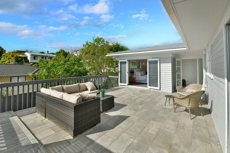 1/17 Bond Crescent, Forrest Hill, Auckland - Carousel 1