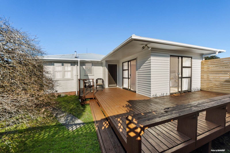 11 Chilcott Road, Henderson, Auckland - Carousel 1