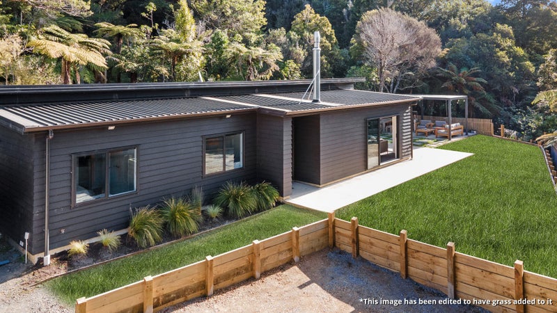 10 Aratika Grove, Stokes Valley, Lower Hutt - Carousel 1