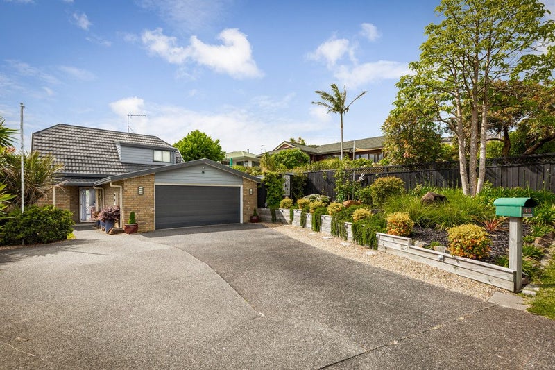 2/12 Ballini Rise, West Harbour, Auckland - Carousel 1