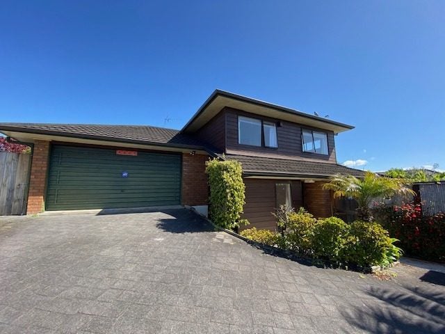 2/17 Fieldstone Court, Northpark, Auckland - Carousel 1