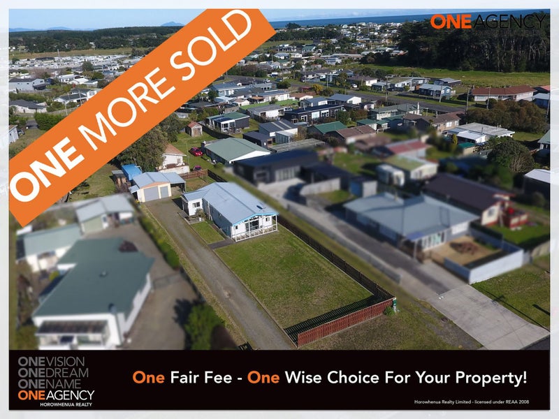 8 Hennessey Street East, Foxton Beach, Foxton - Carousel 1