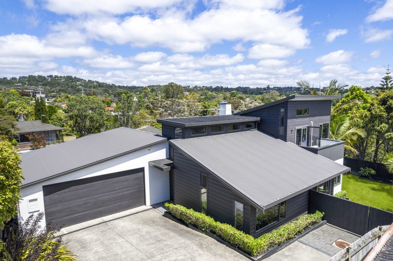 25A Barron Drive, Green Bay, Auckland - Carousel 1