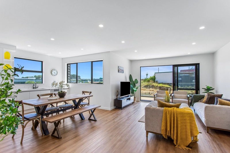 18 Monstedt Terrace, Windsor Park, Auckland - Carousel 2