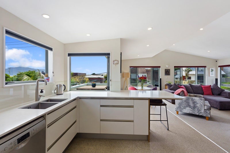 4 Tahi Road, Paraparaumu Beach, Paraparaumu - Carousel 2