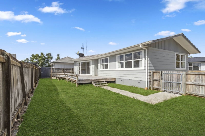 20 Rhonda Avenue, Deanwell, Hamilton - Carousel 1