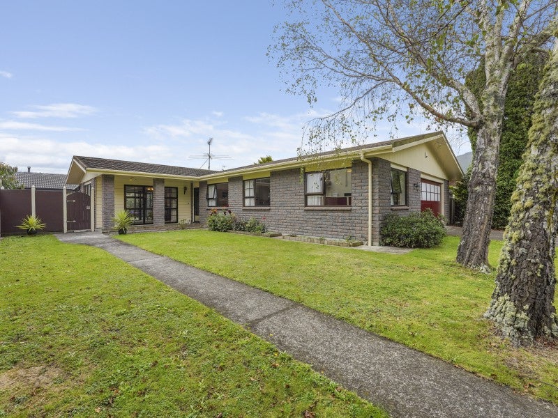 35 Waddington Drive, Naenae, Lower Hutt - Carousel 2