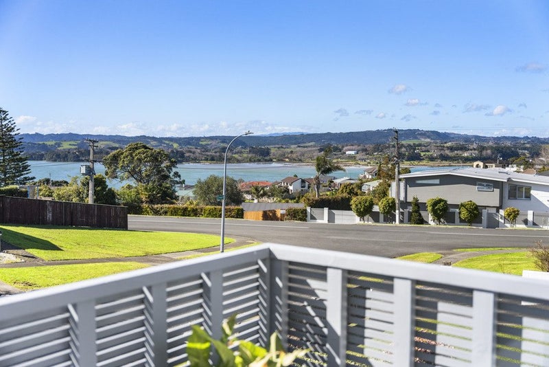 4A Pounamu Place, Shelly Park, Auckland  - Carousel 1