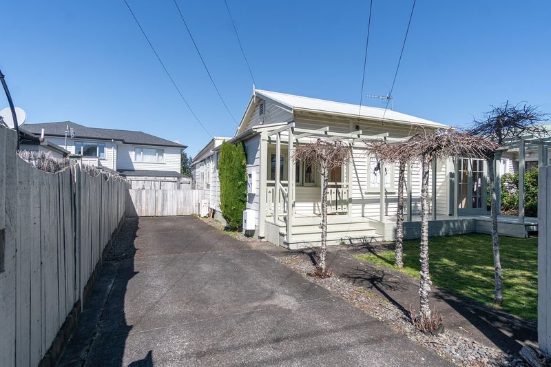 266 Meola Road, Point Chevalier, Auckland - Carousel 1