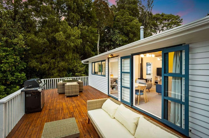 705 Scenic Drive, Henderson Valley, Auckland - Carousel 1