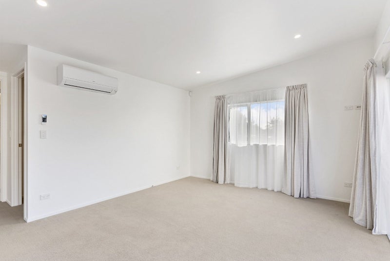 15 Peridot Place, Conifer Grove, Takanini - Carousel 2