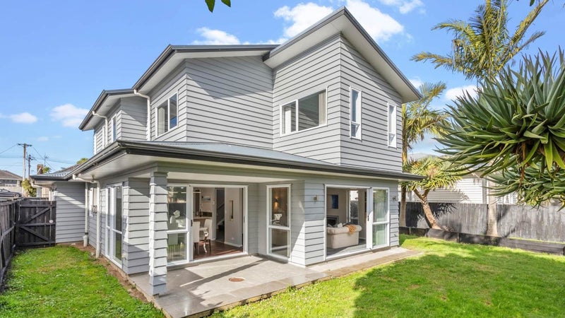 20A Karamu Street, Te Atatu Peninsula, Auckland - Carousel 1
