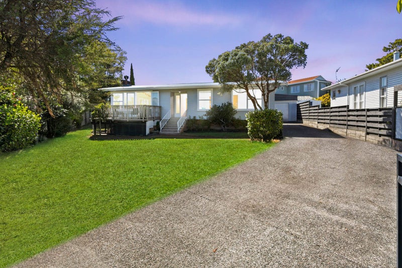 30 Sunray Avenue, Titirangi, Auckland - Carousel 2