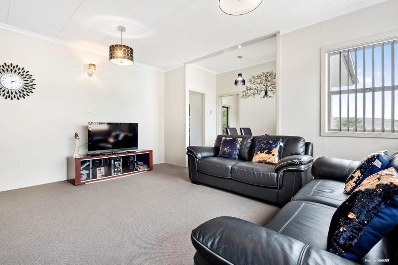 39A Lincoln Park Avenue, Massey, Auckland - Carousel 2