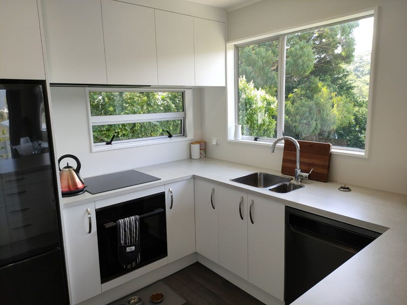 2/4 Cedar Street, Maungaraki, Lower Hutt - Carousel 2