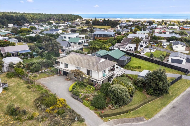 19 Takitimu Street, Waitarere Beach, Levin - Carousel 2