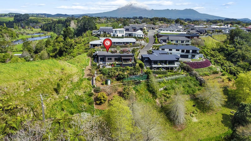 9 Kapurau Lane, Merrilands, New Plymouth - Carousel 1