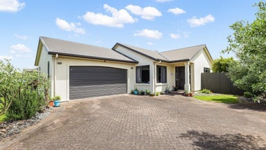 17 Aldona Place, Fairview Downs, Hamilton - Carousel 1