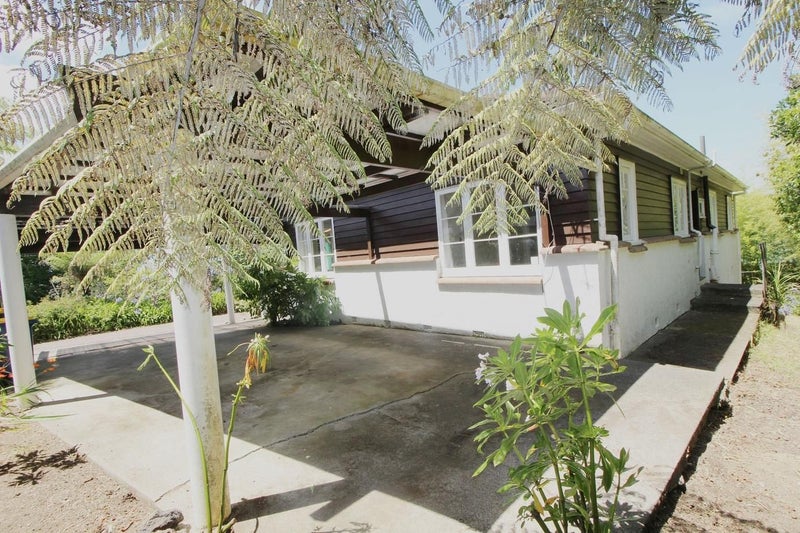 212 Godley Road, Titirangi, Auckland - Carousel 1