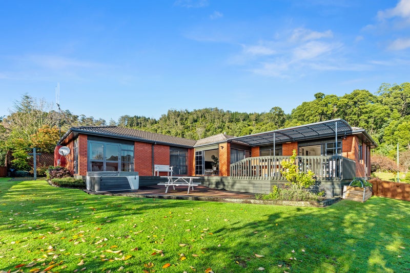 10 Forest Place, Lynmore, Rotorua - Carousel 1