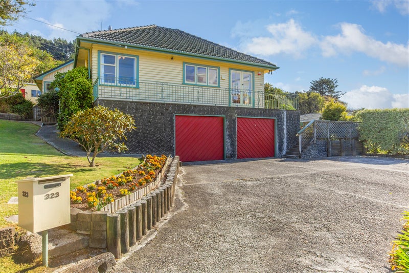323 Main Road, Tawa, Wellington - Carousel 1