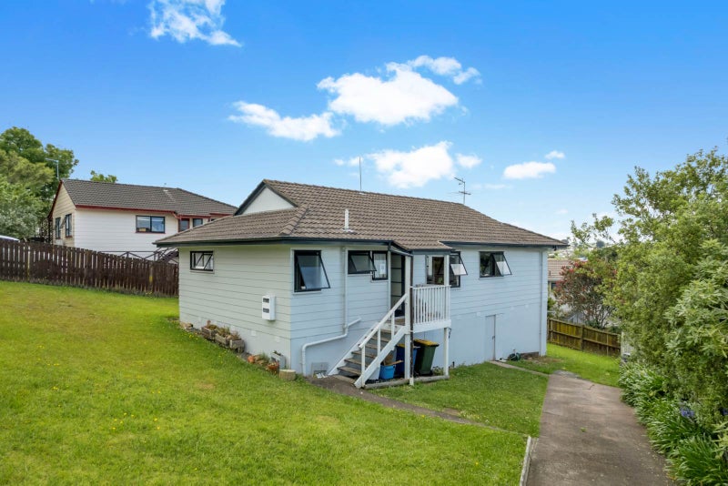 21 Holmes Drive, West Harbour, Auckland - Carousel 1