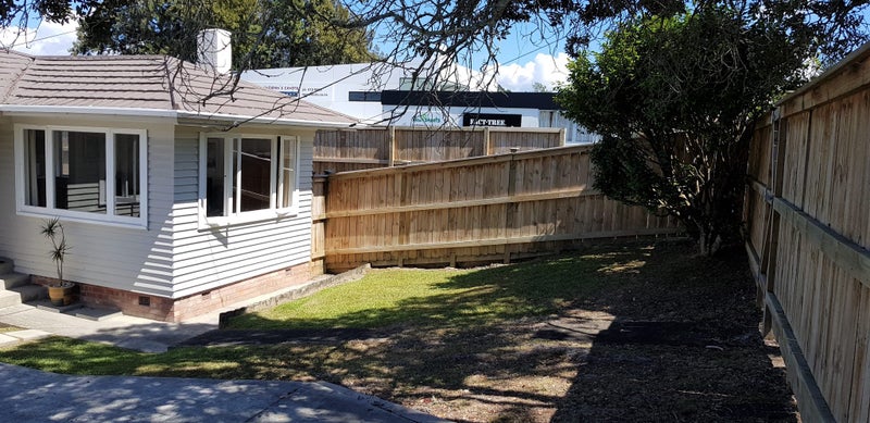 18 Tonkin Drive, Sunnynook, Auckland - Carousel 2