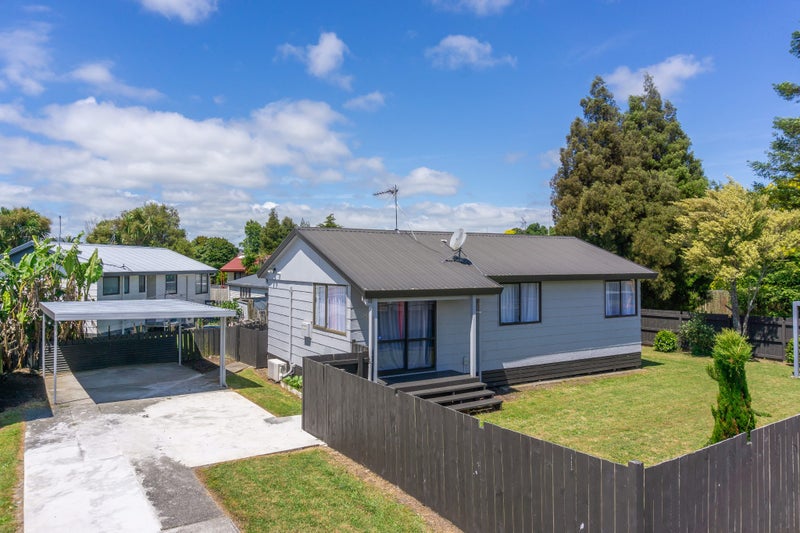 4 Langdon Lane, Melville, Hamilton - Carousel 2