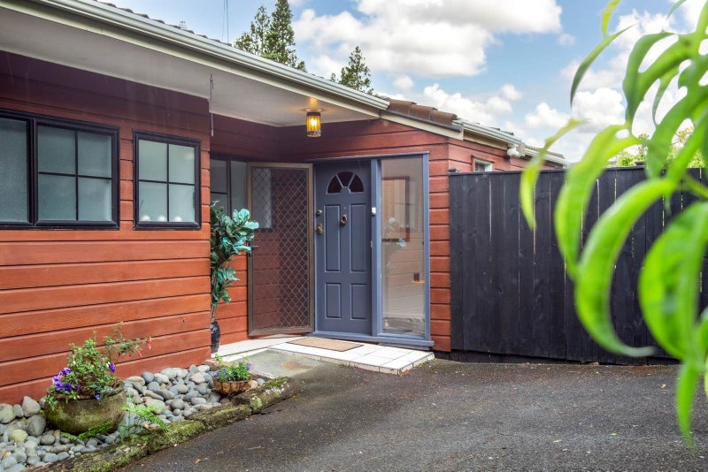 12 Portsea Place, Chatswood, Auckland - Carousel 2