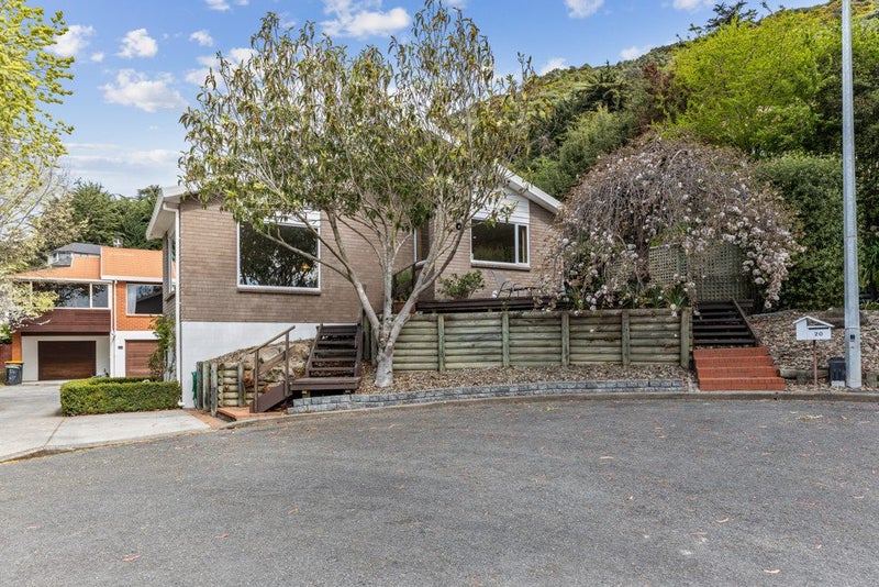 20 Dalefield Drive, Cashmere, Christchurch - Carousel 1