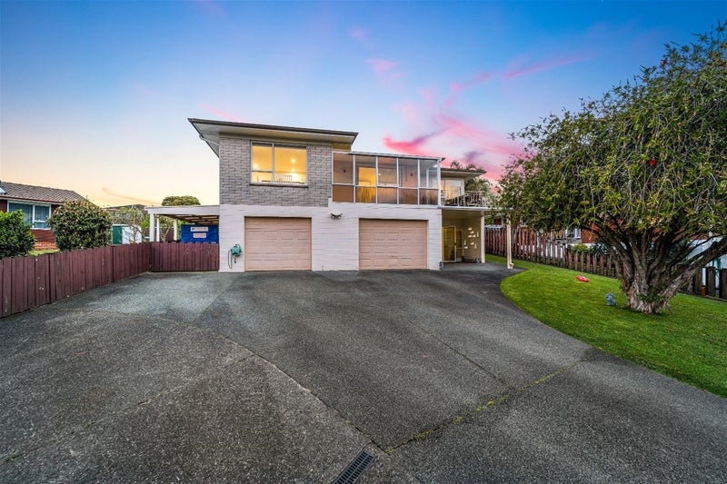 28 Lydford Place, Glendene, Auckland - Carousel 1