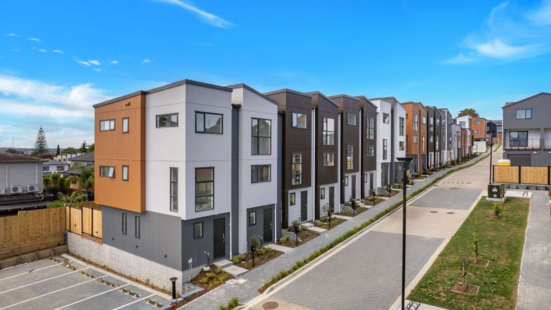 27 Raupeti Lane, Henderson, Auckland - Carousel 1