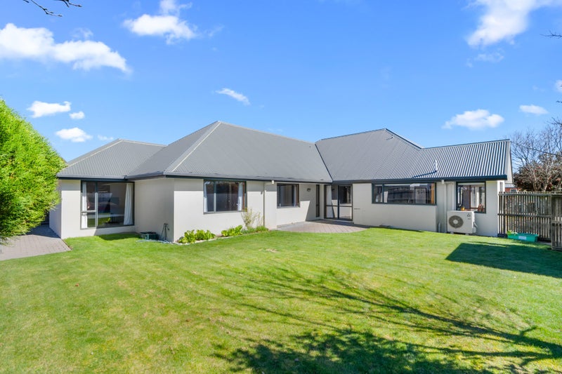 8 Claverley Gardens, Avonhead, Christchurch - Carousel 2