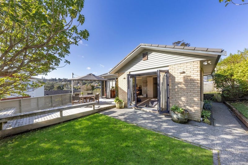 7 Frenz Drive, Titirangi, Auckland - Carousel 1