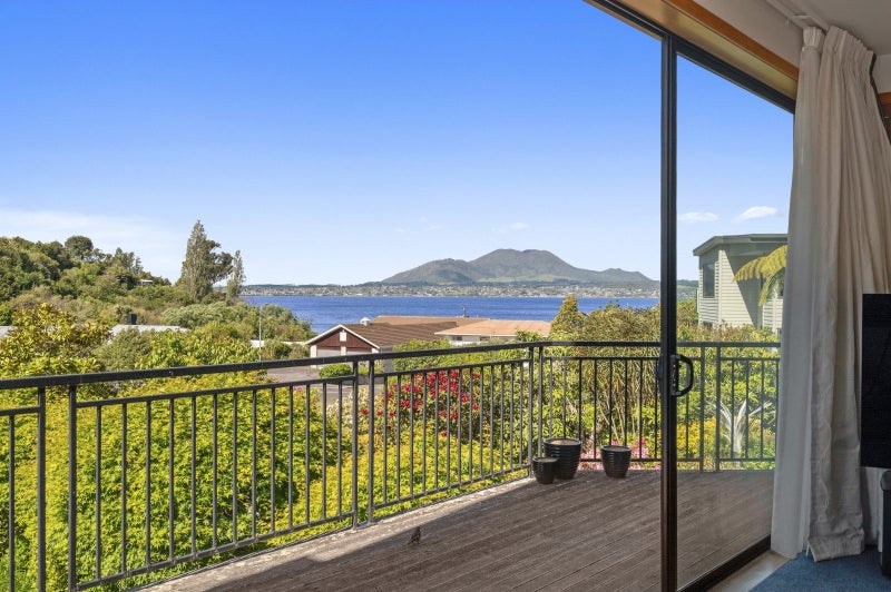 5 Te Urunga Place, Acacia Bay, Taupo - Carousel 2