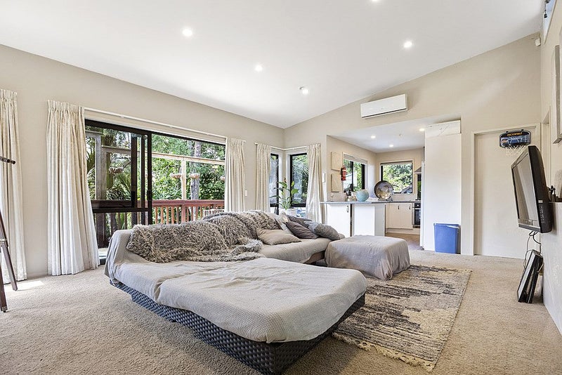 21 Taraire Street, Ostend, Waiheke Island - Carousel 2
