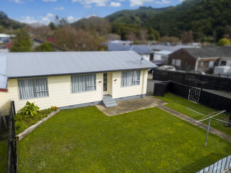 11B Gemstone Drive, Birchville, Upper Hutt - Carousel 1