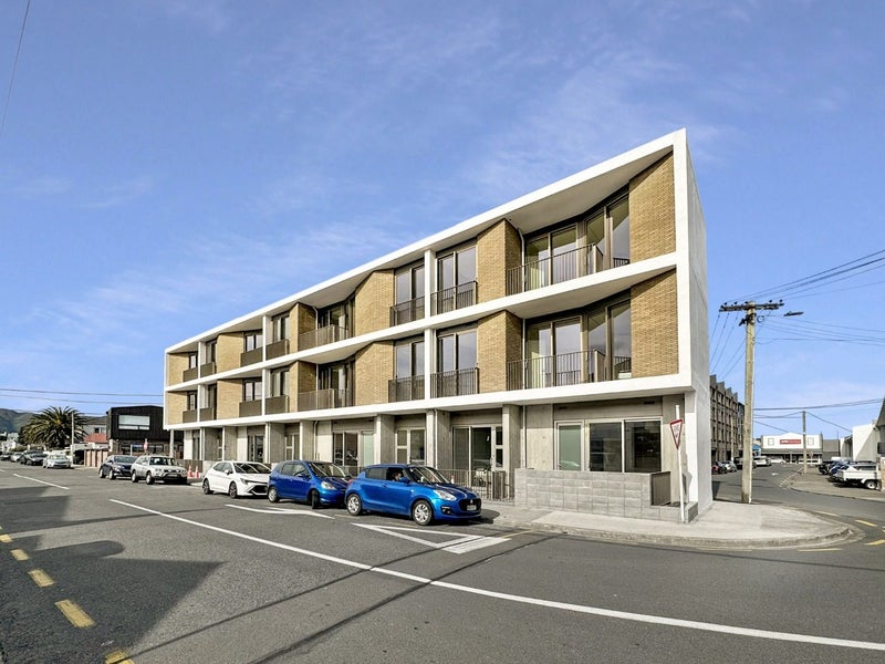 205/2 Campbell Terrace, Petone, Lower Hutt - Carousel 1