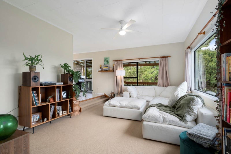 10 Sungrove Rise, Sunnyvale, Auckland - Carousel 2