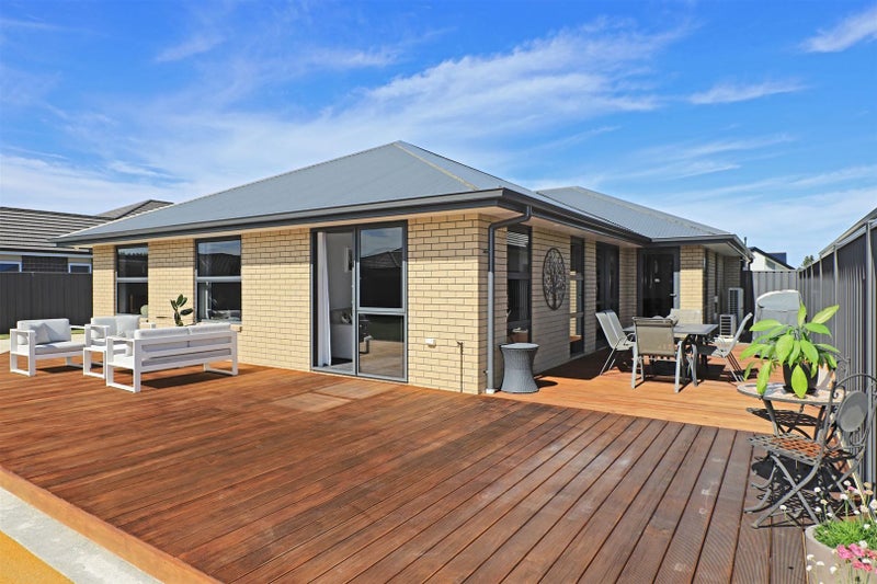 10 Clydesdale Way, Frimley, Hastings - Carousel 2