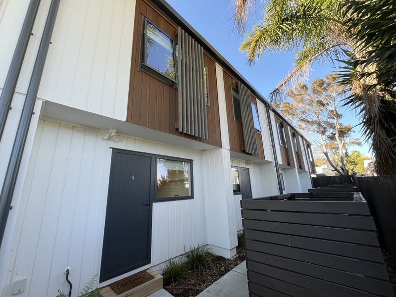 4/157 Beach Haven Road, Beach Haven, Auckland - Carousel 1