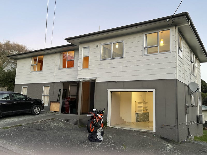 1 Cyril Way, Paparangi, Wellington - Carousel 1