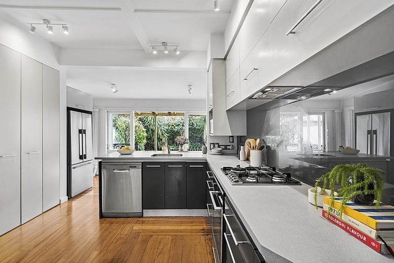 16 Rewa Road, Three Kings, Auckland - Carousel 1