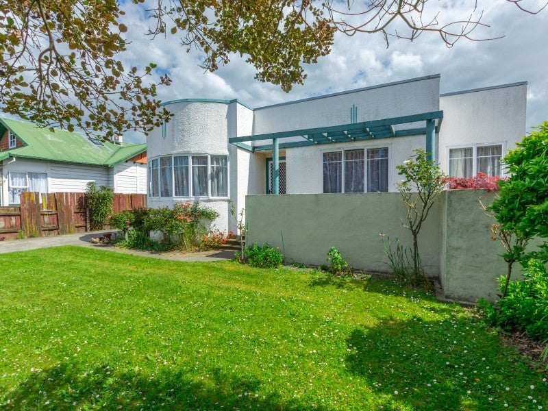 706 Queen Street West, Saint Leonards, Hastings - Carousel 1