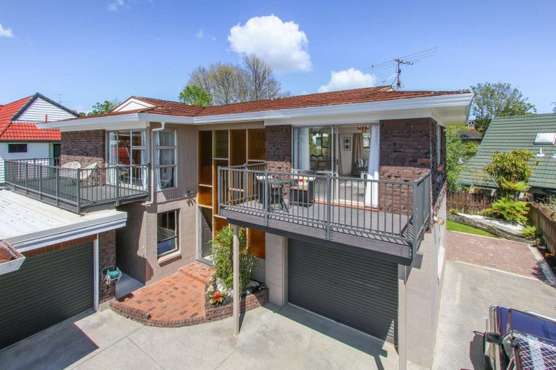 2/7 Malloy Place, Eastern Beach, Auckland - Carousel 1