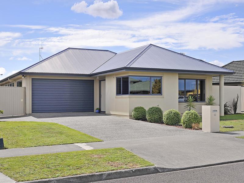 42 Royal Oak Drive, Kelvin Grove, Palmerston North - Carousel 1