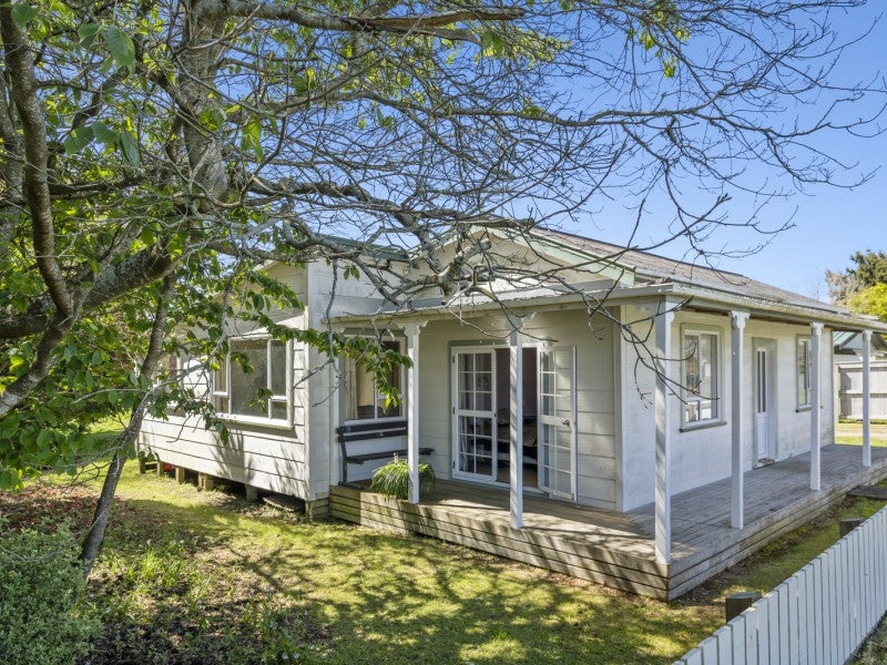 104 Hamlet Street, Stratford, Stratford - Carousel 1