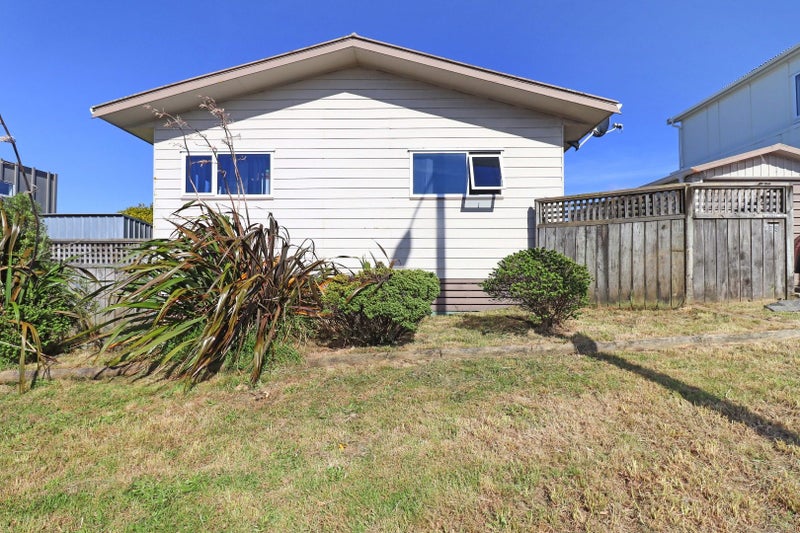 275 Dowse Drive, Maungaraki, Lower Hutt - Carousel 1